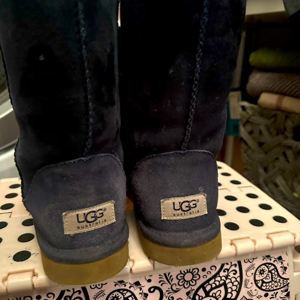 Women ugh boots. Size 8